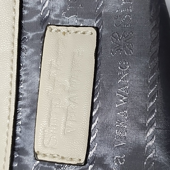 Vera Wang - Beige & Gold Faux Leather Tote Bag with Textured Metallic Front Pane - Picture 11 of 11